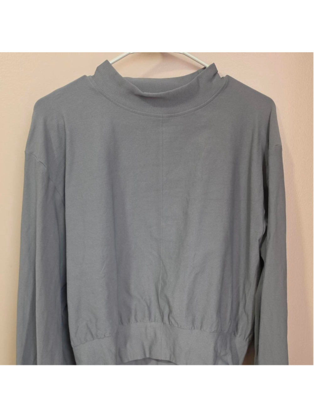 Gray mock neck long sleeve top in size L